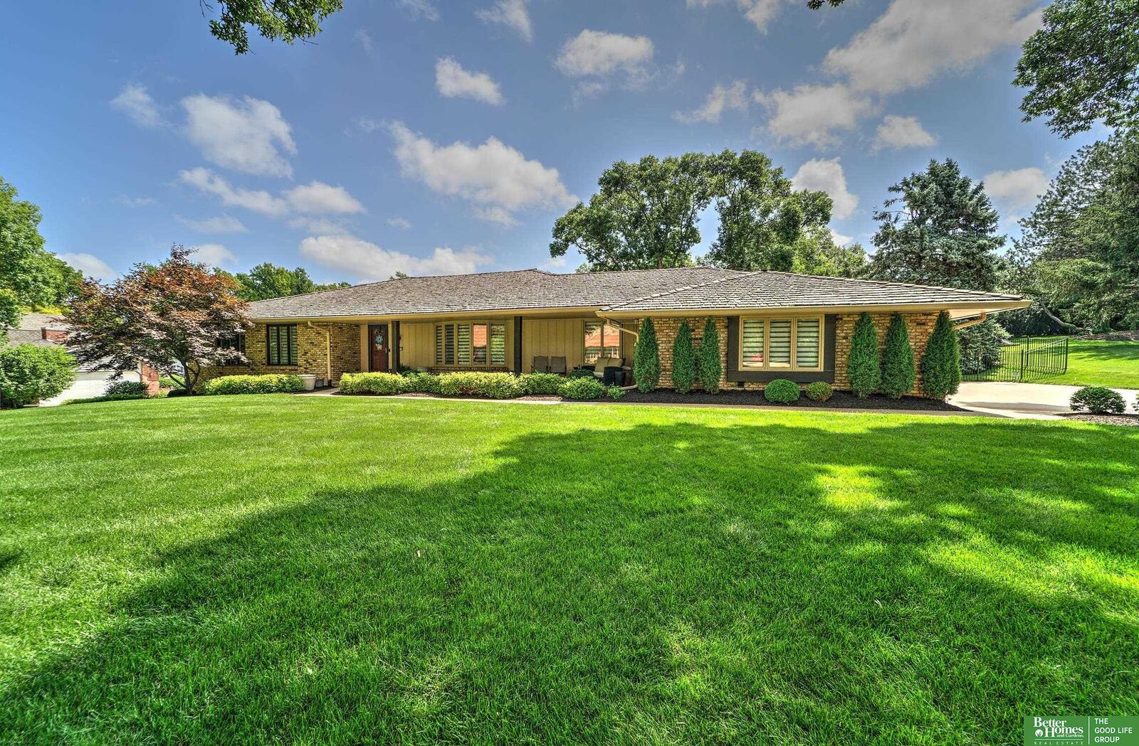 Property Photo: 1215 N 101st Circle NE 68114