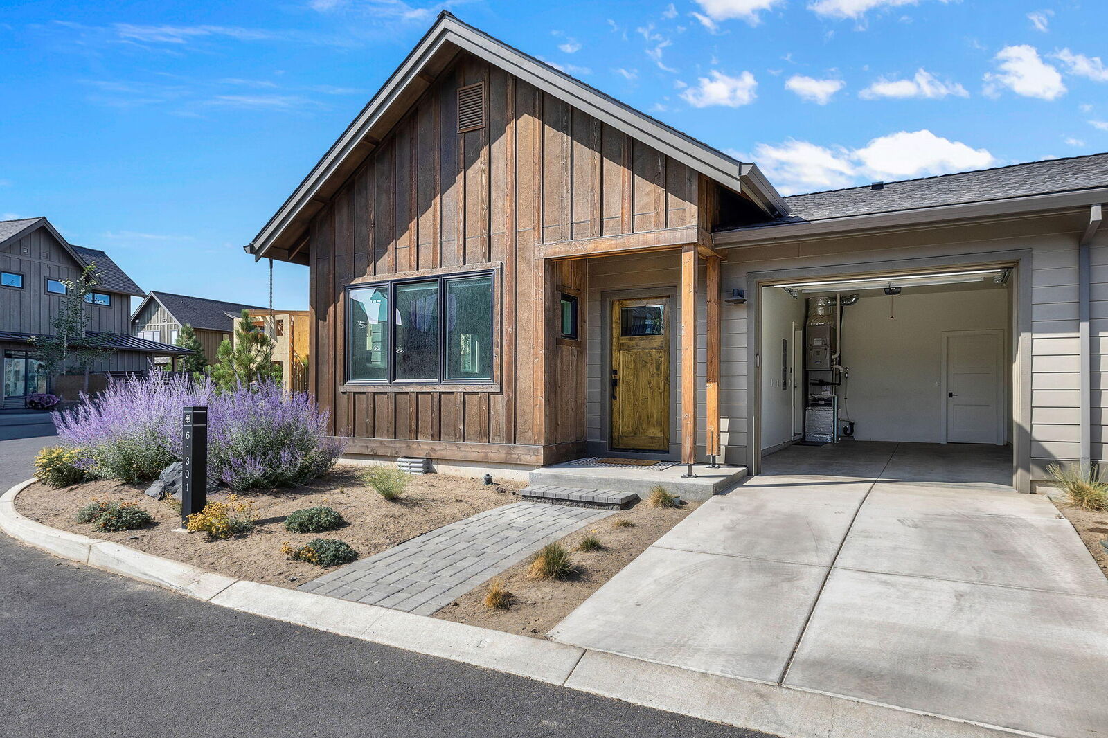 Property Photo: 61301 Howe Way OR 97702