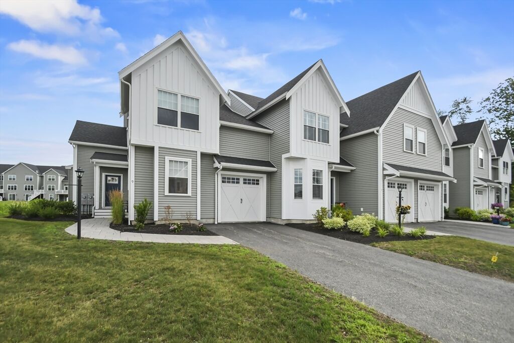Property Photo:  9 Morgan Way 9  MA 01801 