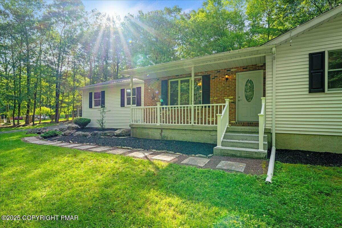 Property Photo:  553 Cranberry Road  PA 18301 