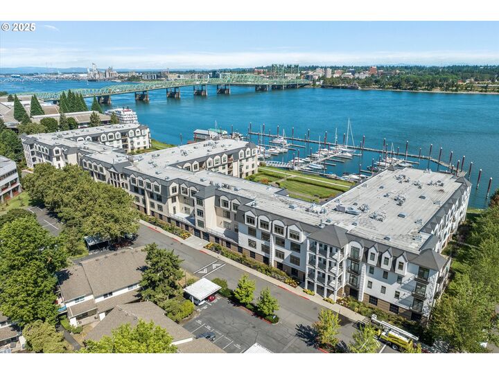 Property Photo:  707 N Hayden Island Dr 215  OR 97217 