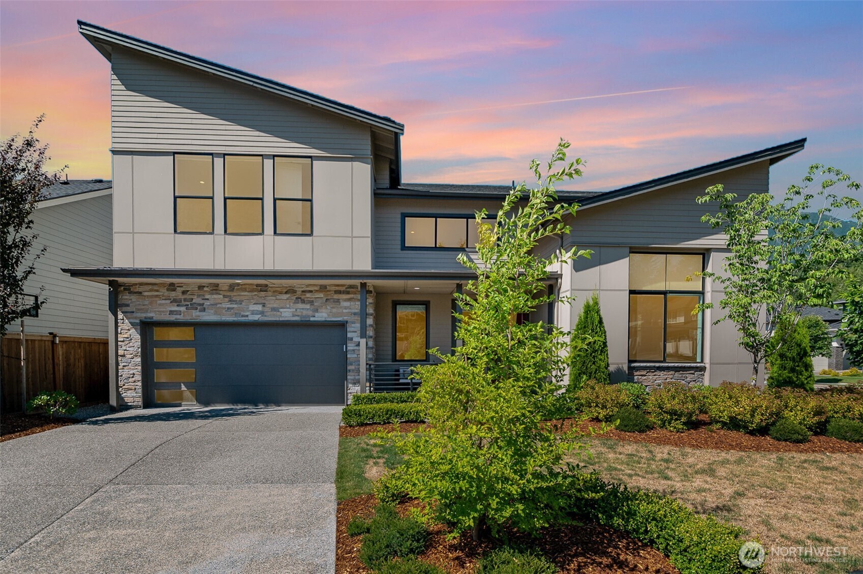 Property Photo:  3098 SE 14th Street  WA 98045 