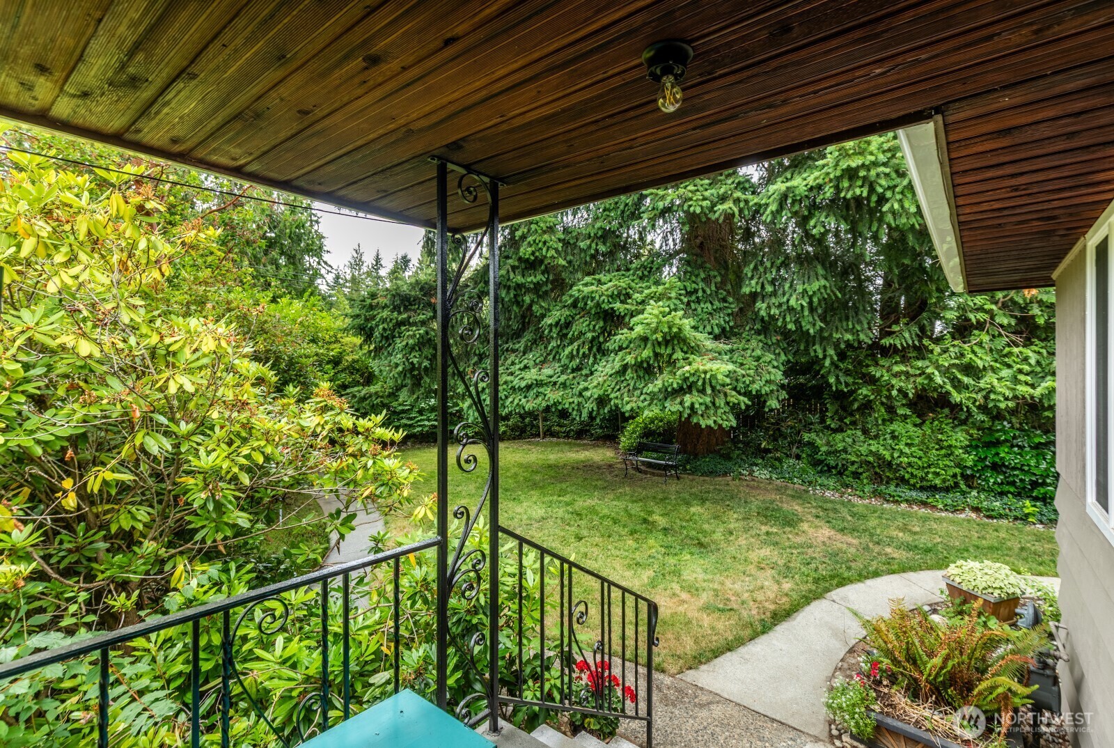 Property Photo:  22531  92 Avenue W  WA 98020 