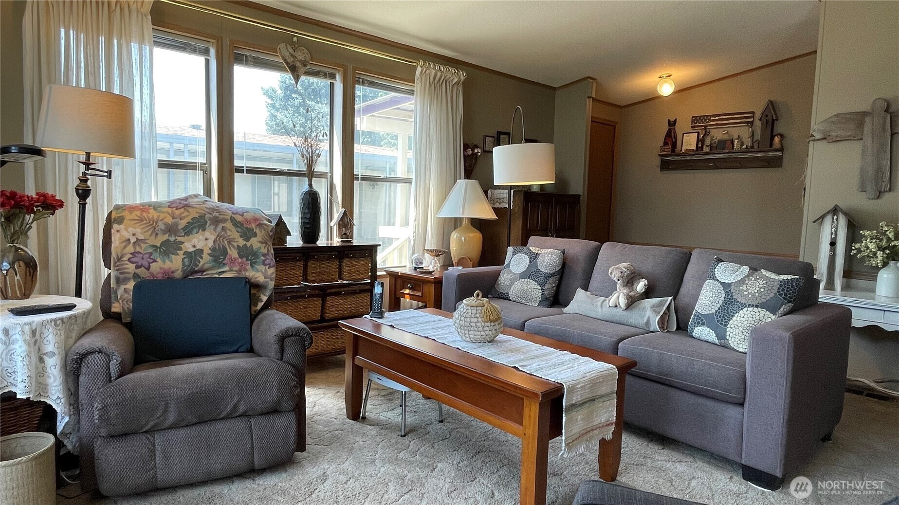 Property Photo: 915 NE Chelan Street WA 99324