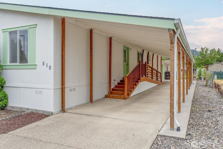 Property Photo:  510  Mallard Lane  WA 98632 