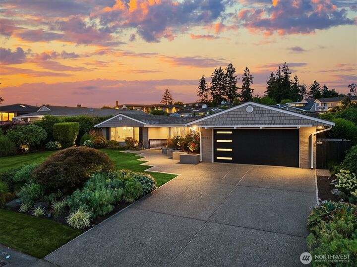 9642  Hilltop Road  Bellevue WA 98004 photo
