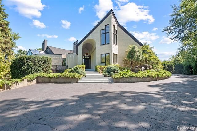 Property Photo:  4912 Oakwood Court  MI 48382 