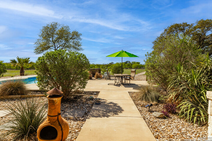 Property Photo: 724 Thomas Rd TX 78065