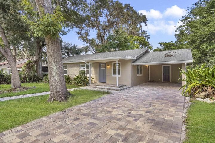 Property Photo: 13 Oak St FL 32084