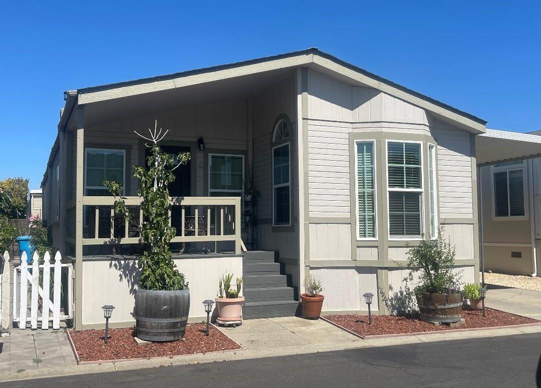 Property Photo:  500 West 10th Street 61  CA 95020 