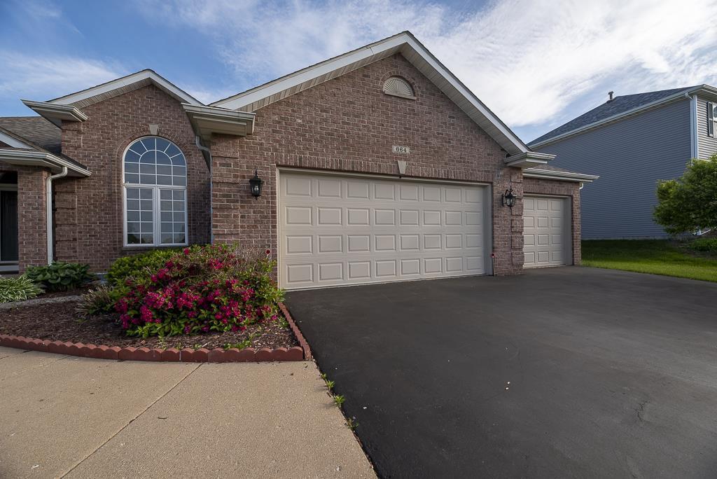 Property Photo:  664 Elberon Way  IL 61073 