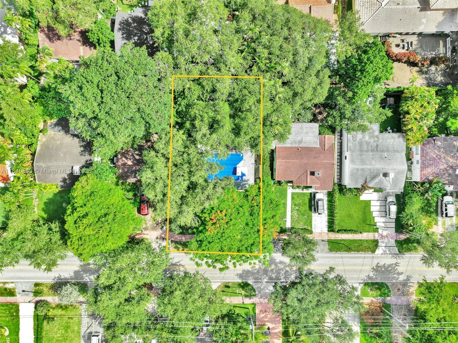 Property Photo: 370 NE 87th St FL 33138