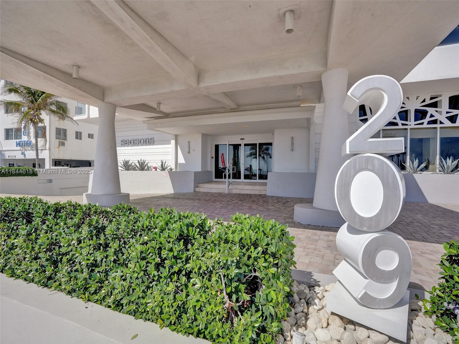 Property Photo: 209 N Fort Lauderdale Beach Blvd 2E FL 33304