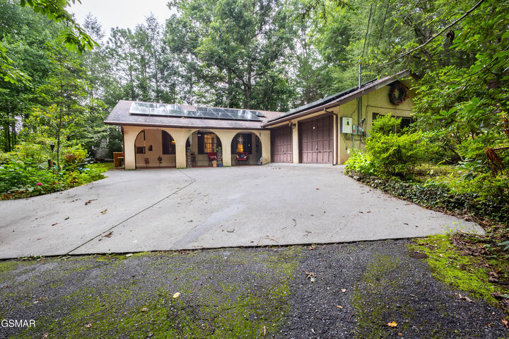 1633 Cardinal Drive  Gatlinburg TN 37738 photo
