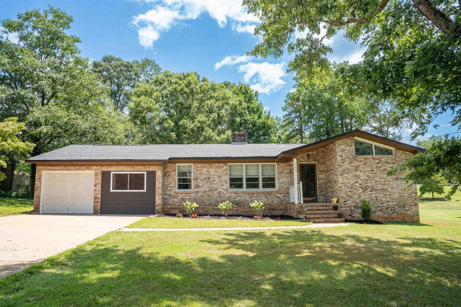 Property Photo:  105 Carter Heights Drive  SC 29340 