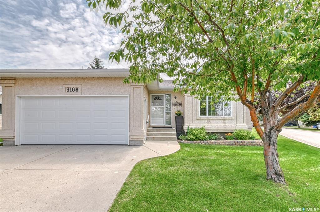 Property Photo:  3168 Renfrew Crescent E  SK S4V 2W5 