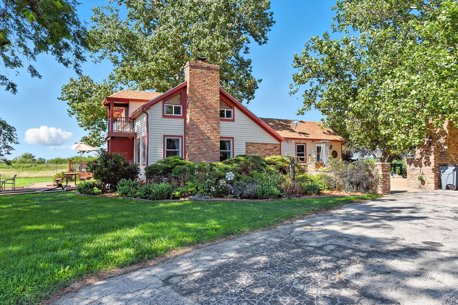Property Photo: 21267 425th Street IA 51560