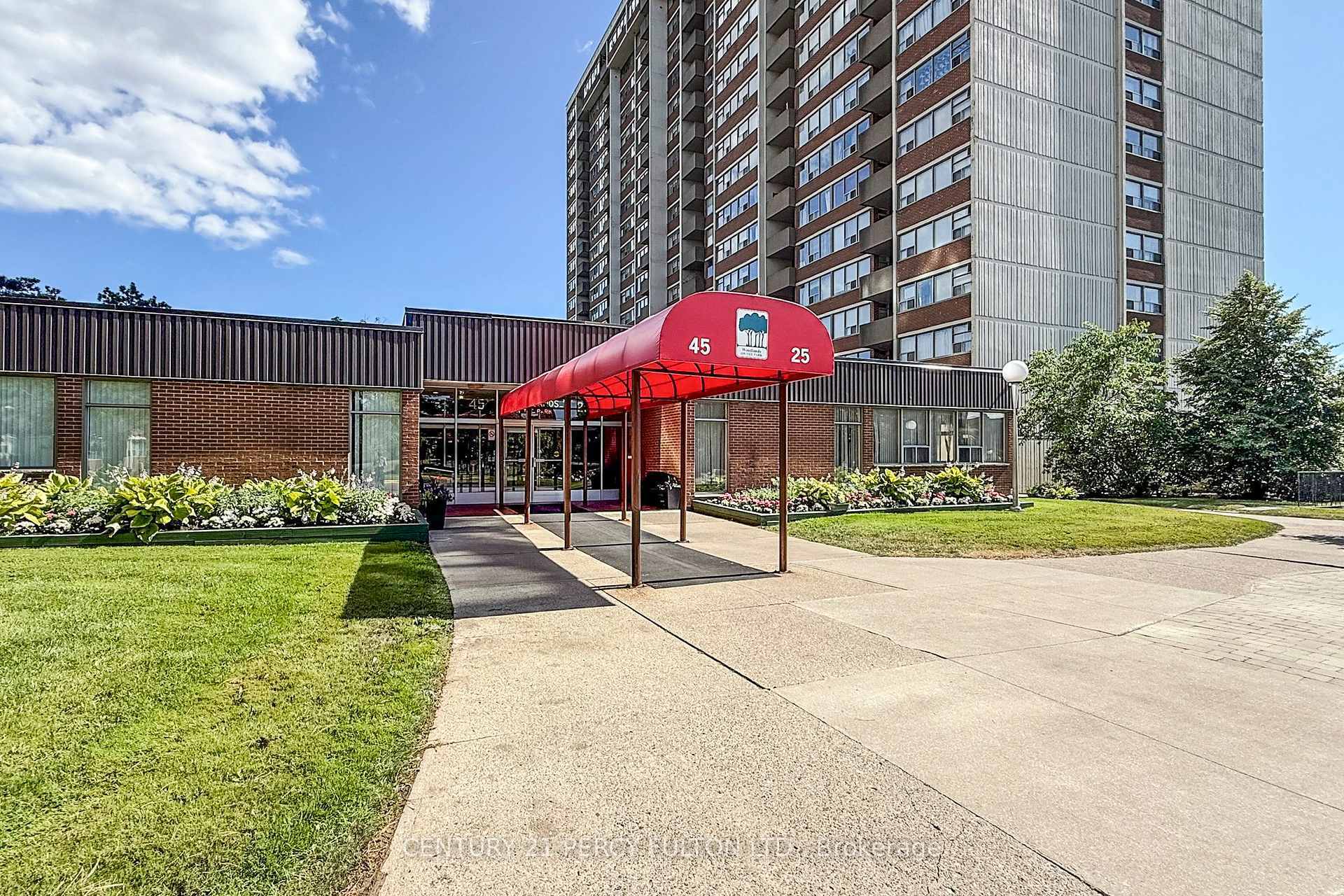 Property Photo: 45 Silver Springs Boulevard 1702 ON M1V 1R2