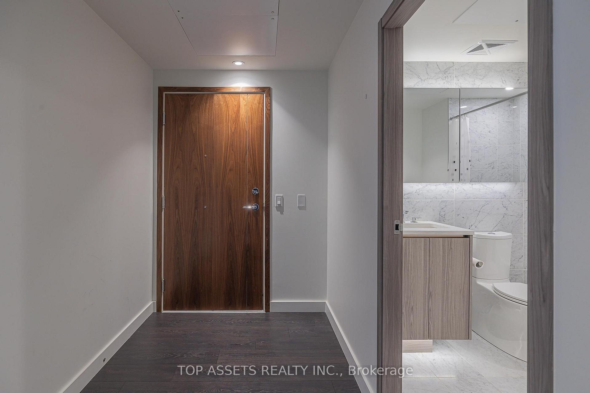 Property Photo: 85 McMahon Drive 2515 ON M2K 0H1