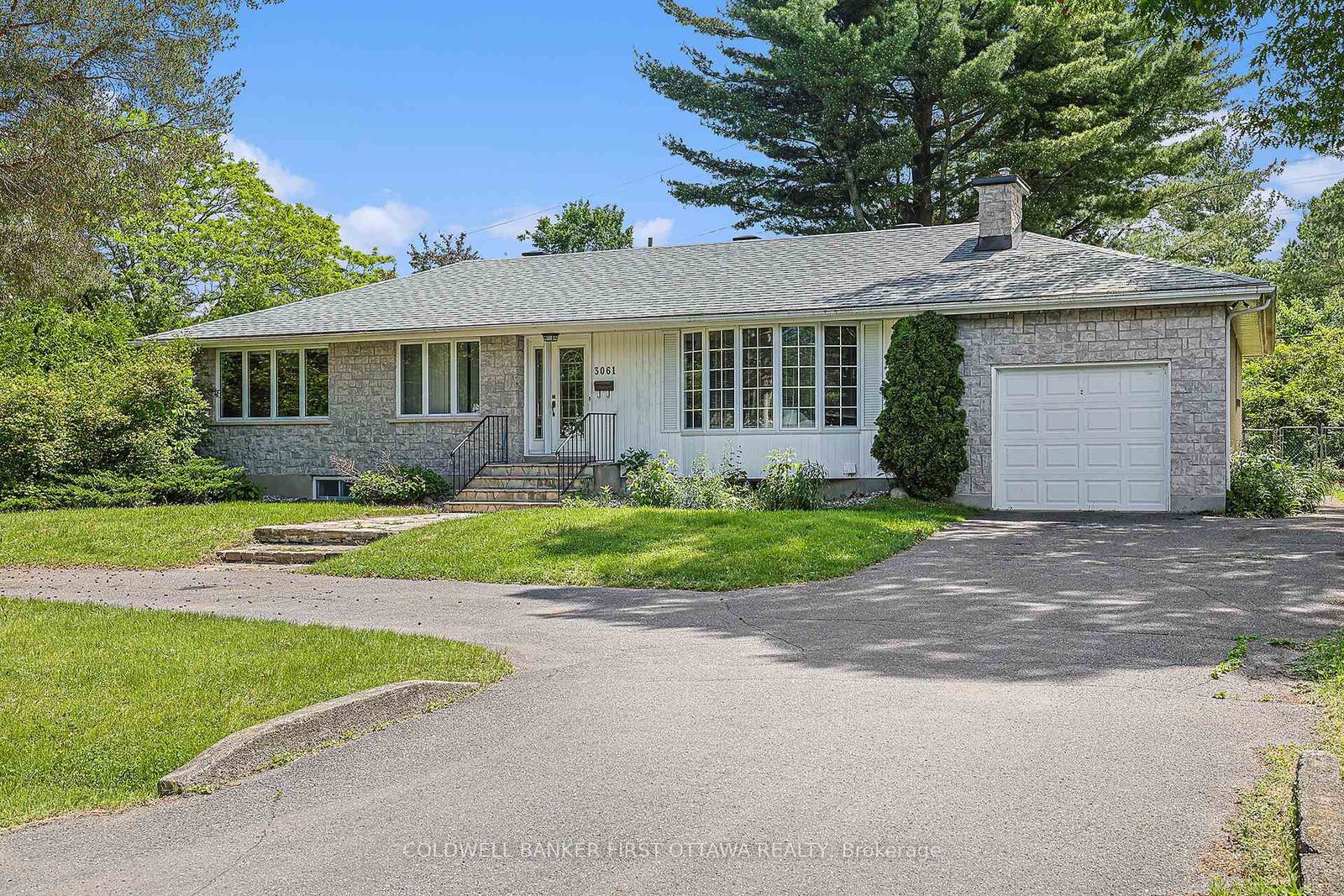 Property Photo: 3061 Upper Otterson Place ON K1V 7B5