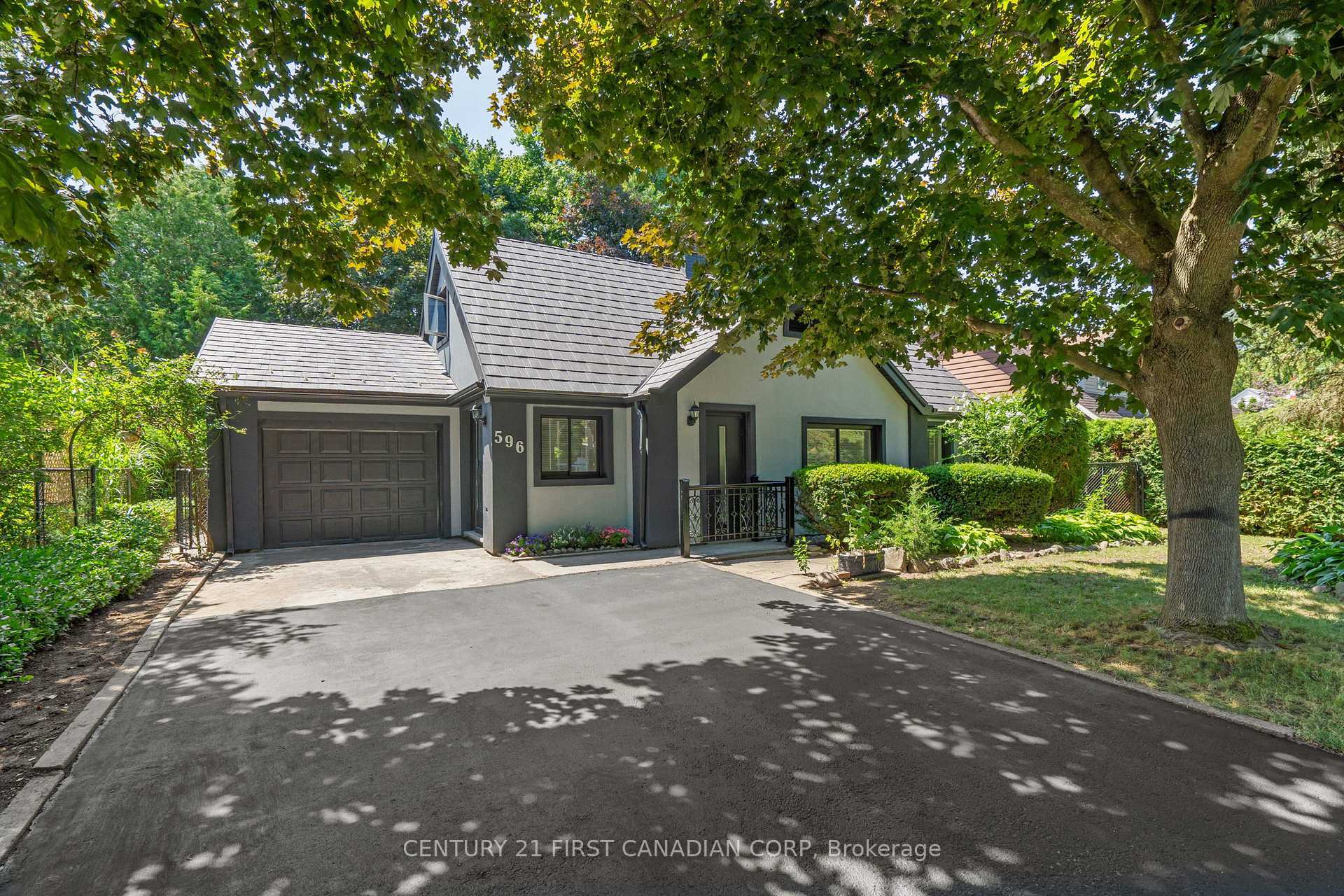 Photo de la propriété:  596 Kingsway Avenue N  ON N6H 3A1 