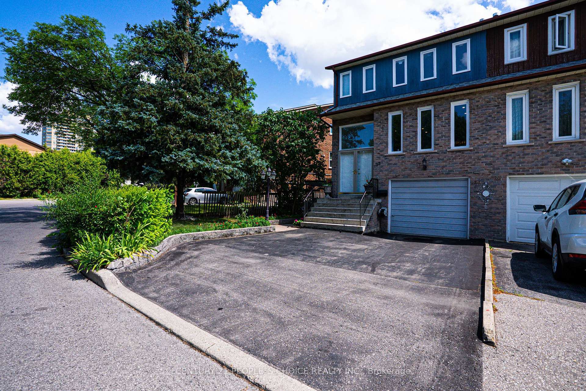Photo de la propriété: 133 Robert Hicks Drive ON M2R 3R2