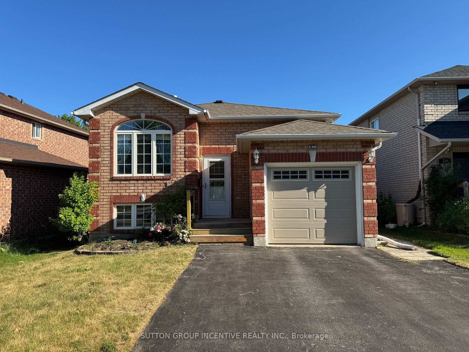Photo de la propriété: 136 Nathan Crescent ON L4N 0S6