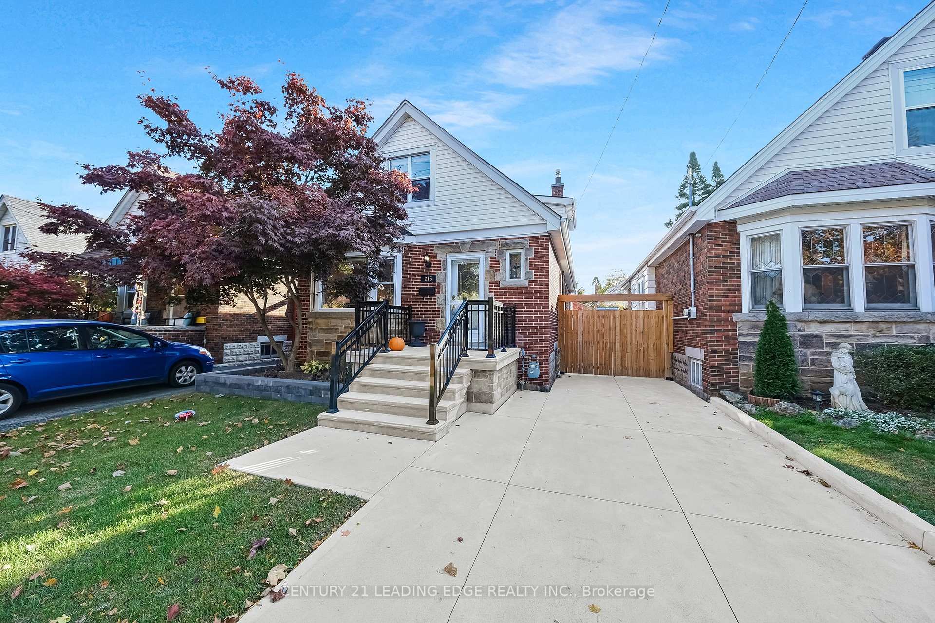 Photo de la propriété: 215 Wexford Avenue S ON L8K 2P1
