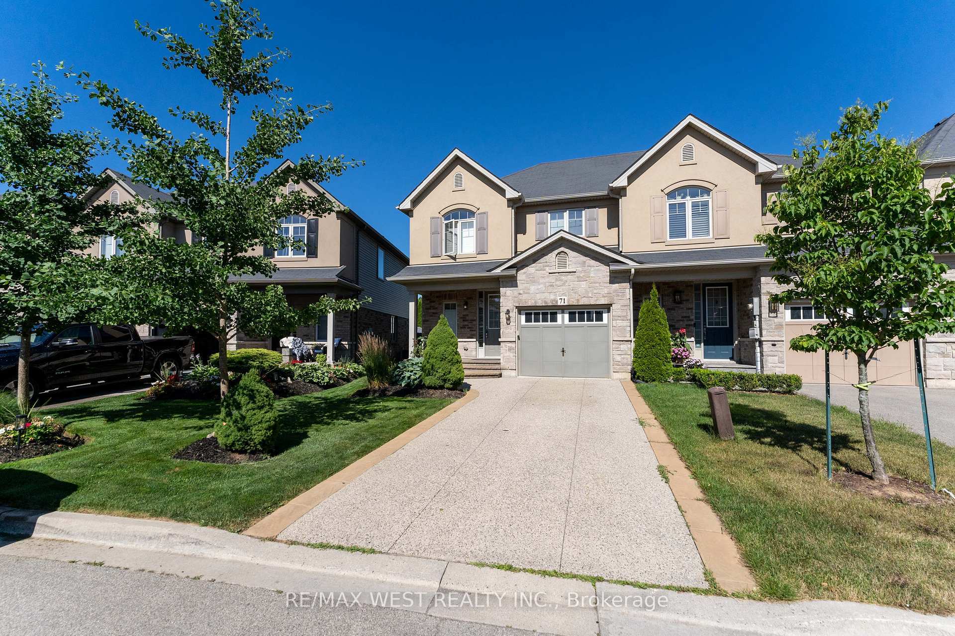 Property Photo: 71 Sexton Crescent ON L9G 0E2