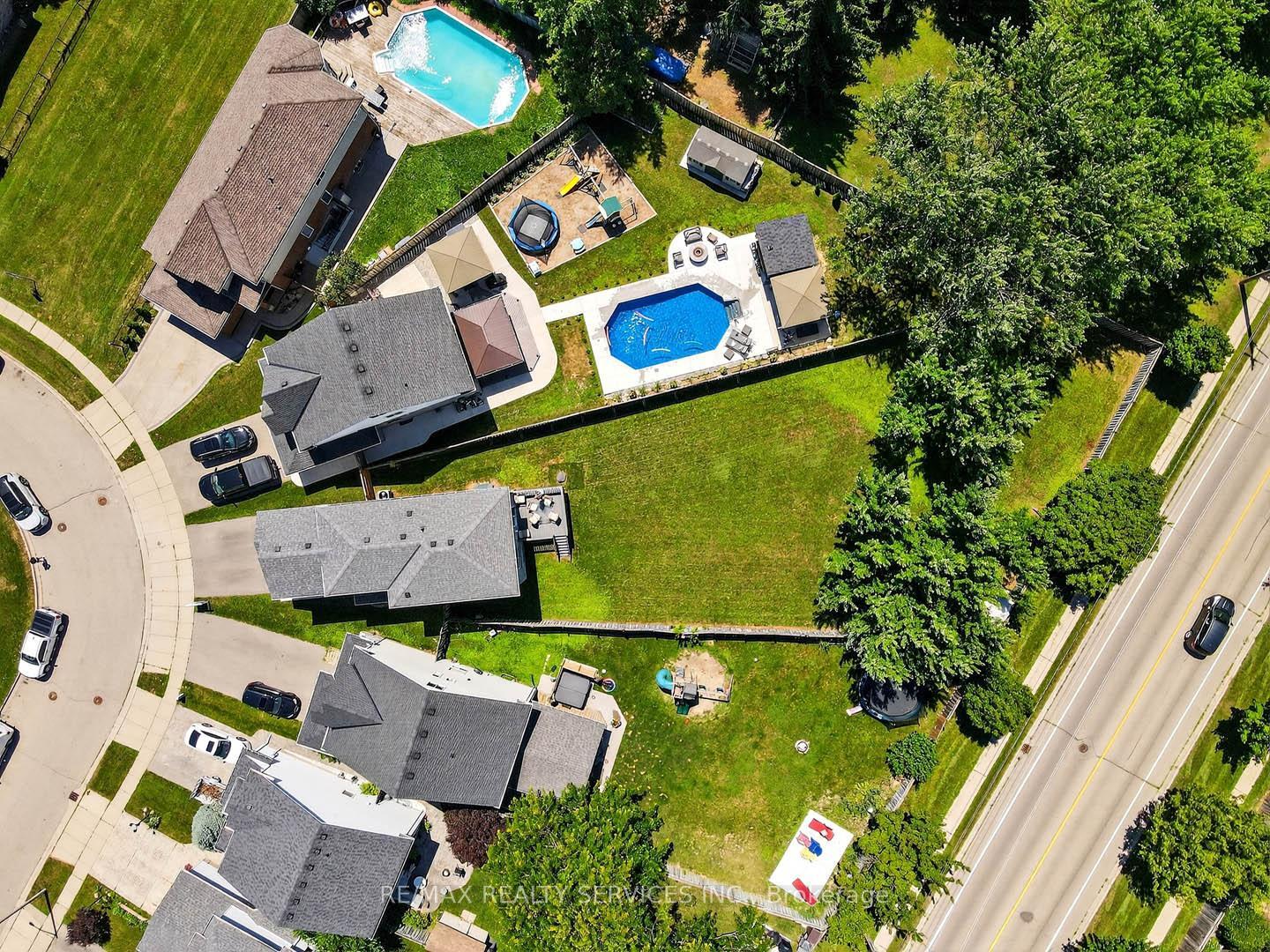 Property Photo: 28 Calvin Court ON N3C 4J5