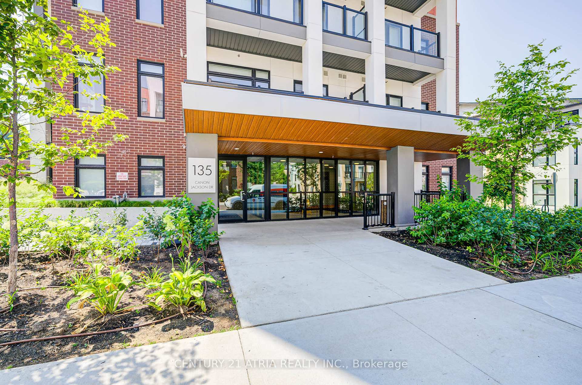Property Photo:  135 Canon Jackson Drive 302  ON M6M 0C3 