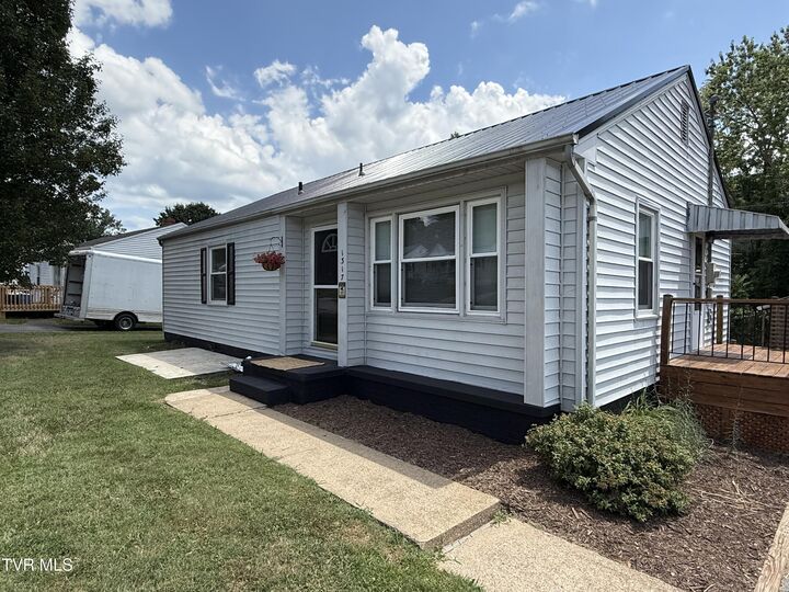 Property Photo: 1317 Garden Drive TN 37664