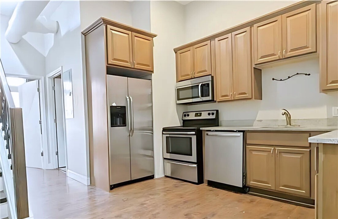 Property Photo:  1302 E Carson St 1  PA 15203 