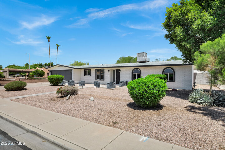 Property Photo: 2016 E Elmwood Street AZ 85213