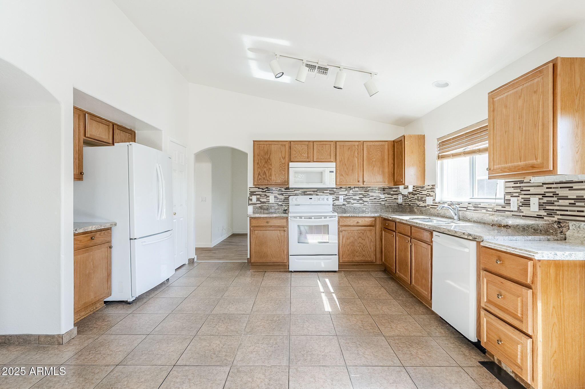 Property Photo: 899 E Mayfield Circle AZ 85143