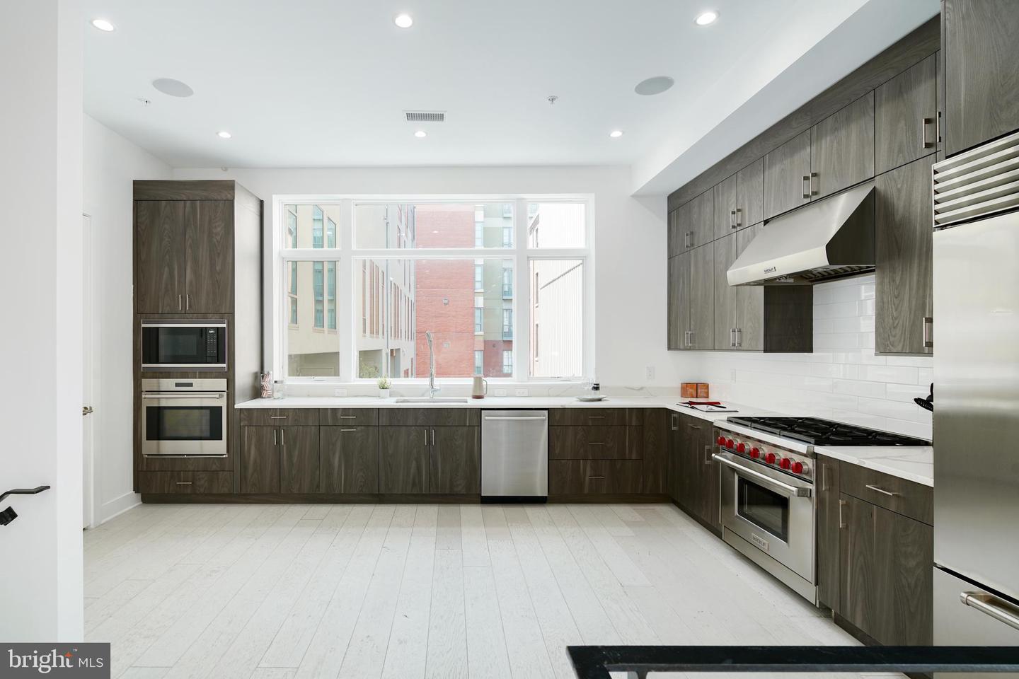 Property Photo: 142R S Front Street PA 19106