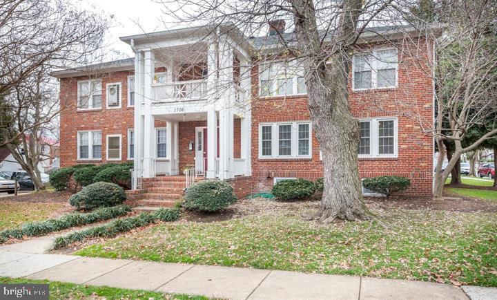 Property Photo: 1706 Dewitt Avenue A VA 22301