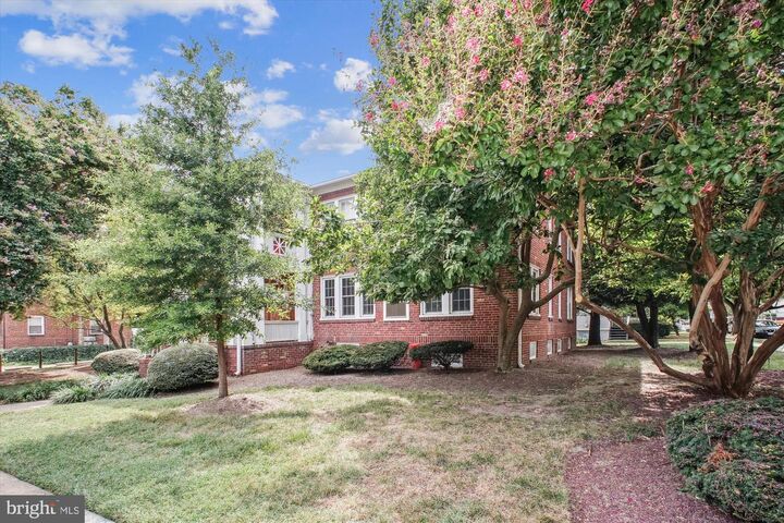 Property Photo: 1706 Dewitt Avenue A VA 22301