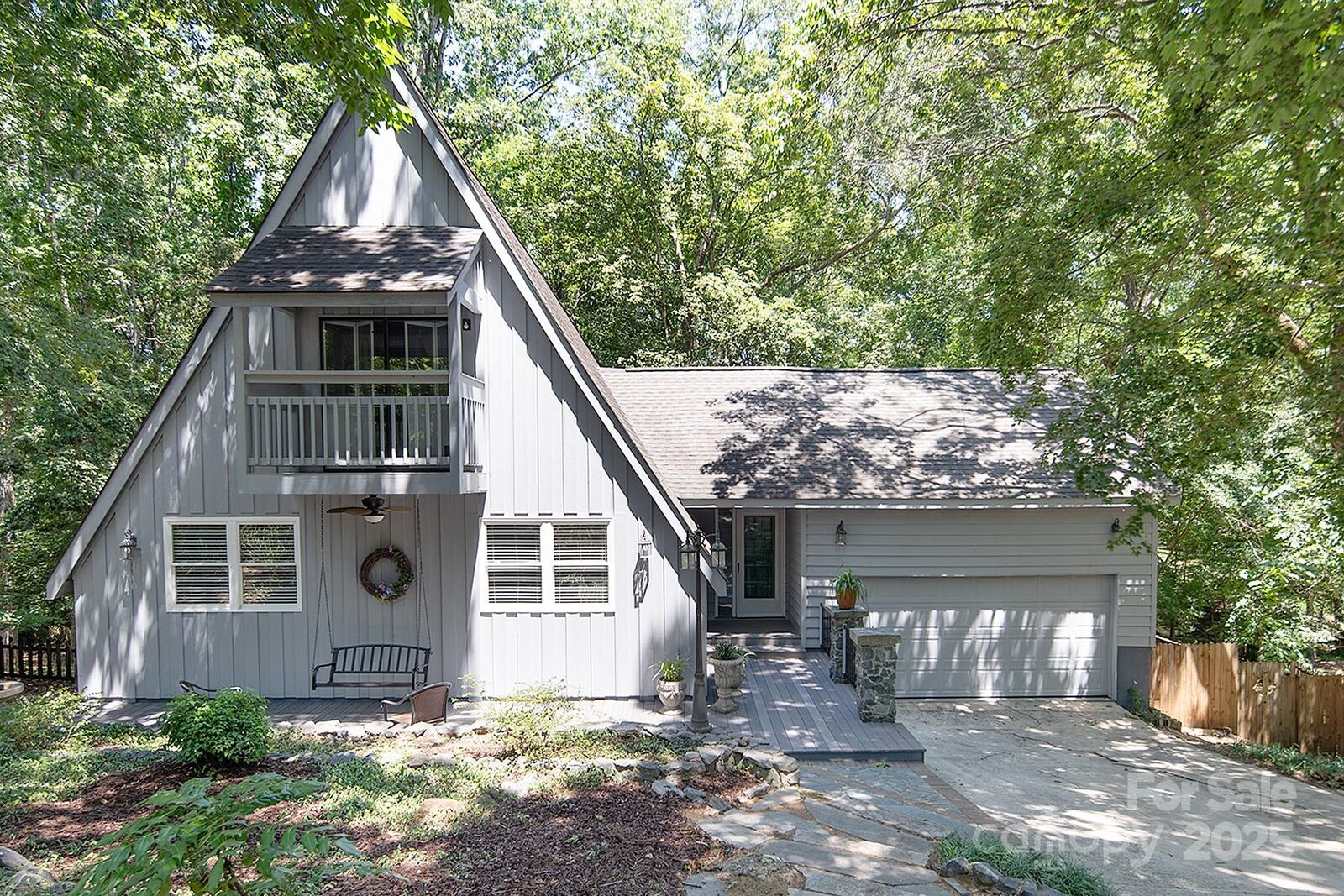 Property Photo: 7608 Zermatt Lane NC 28226