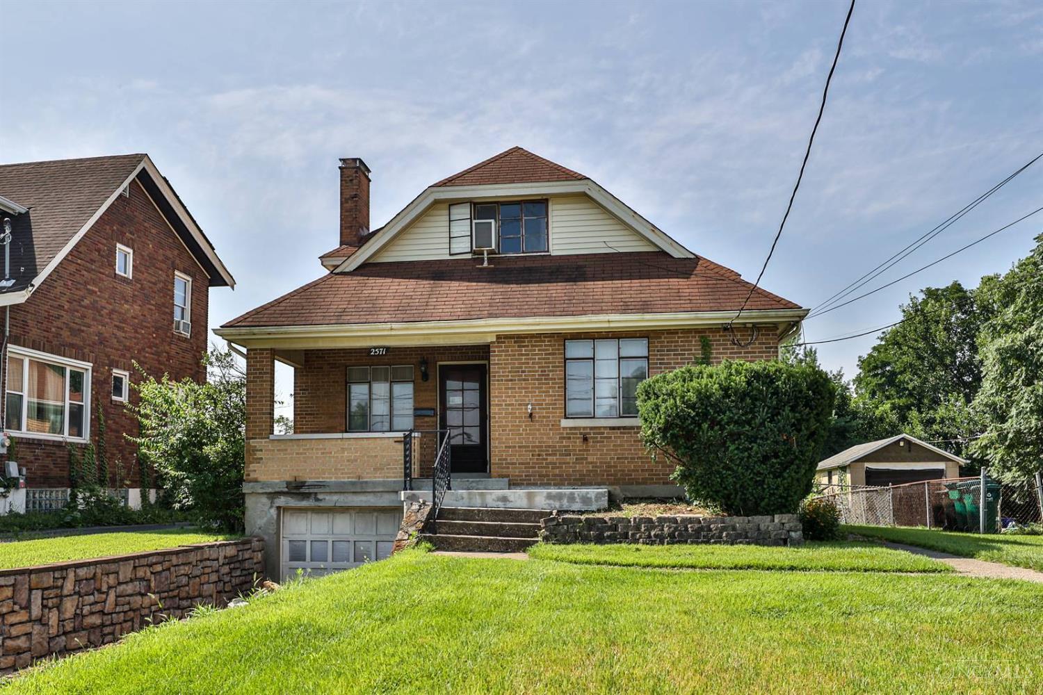 Property Photo: 2571 Montana Avenue OH 45211