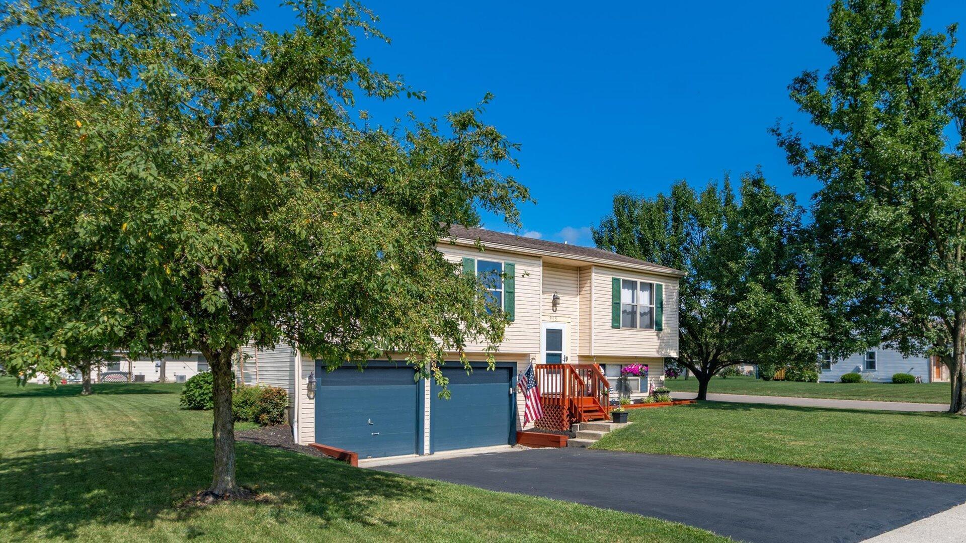 Property Photo: 913 Lateglow Court OH 43055