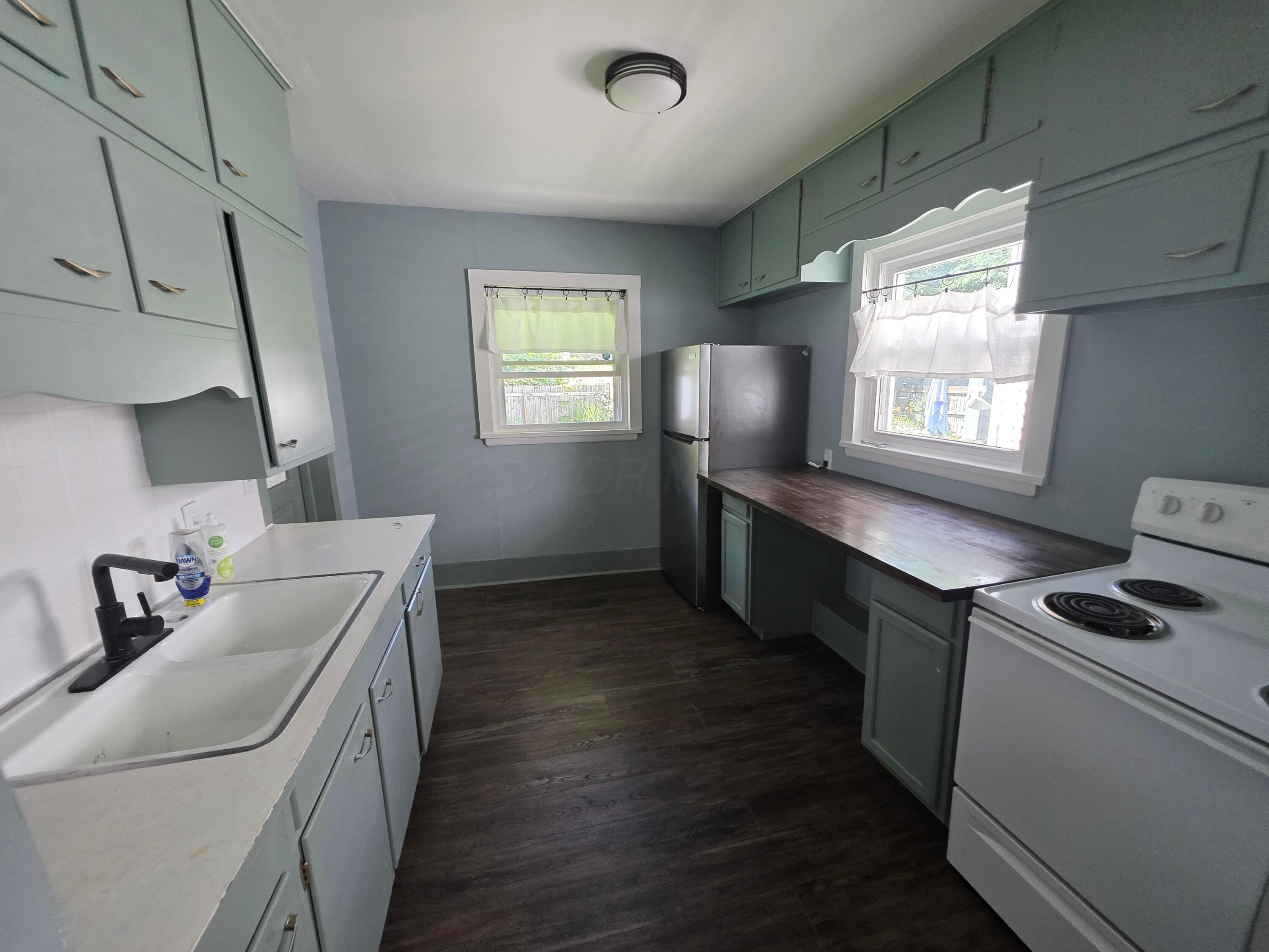 Property Photo:  861 S Poplar  OH 44820 