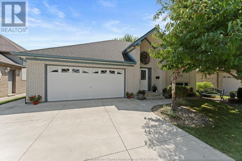 Photo de la propriété:  560 Revland Drive  ON N8N 4T1 