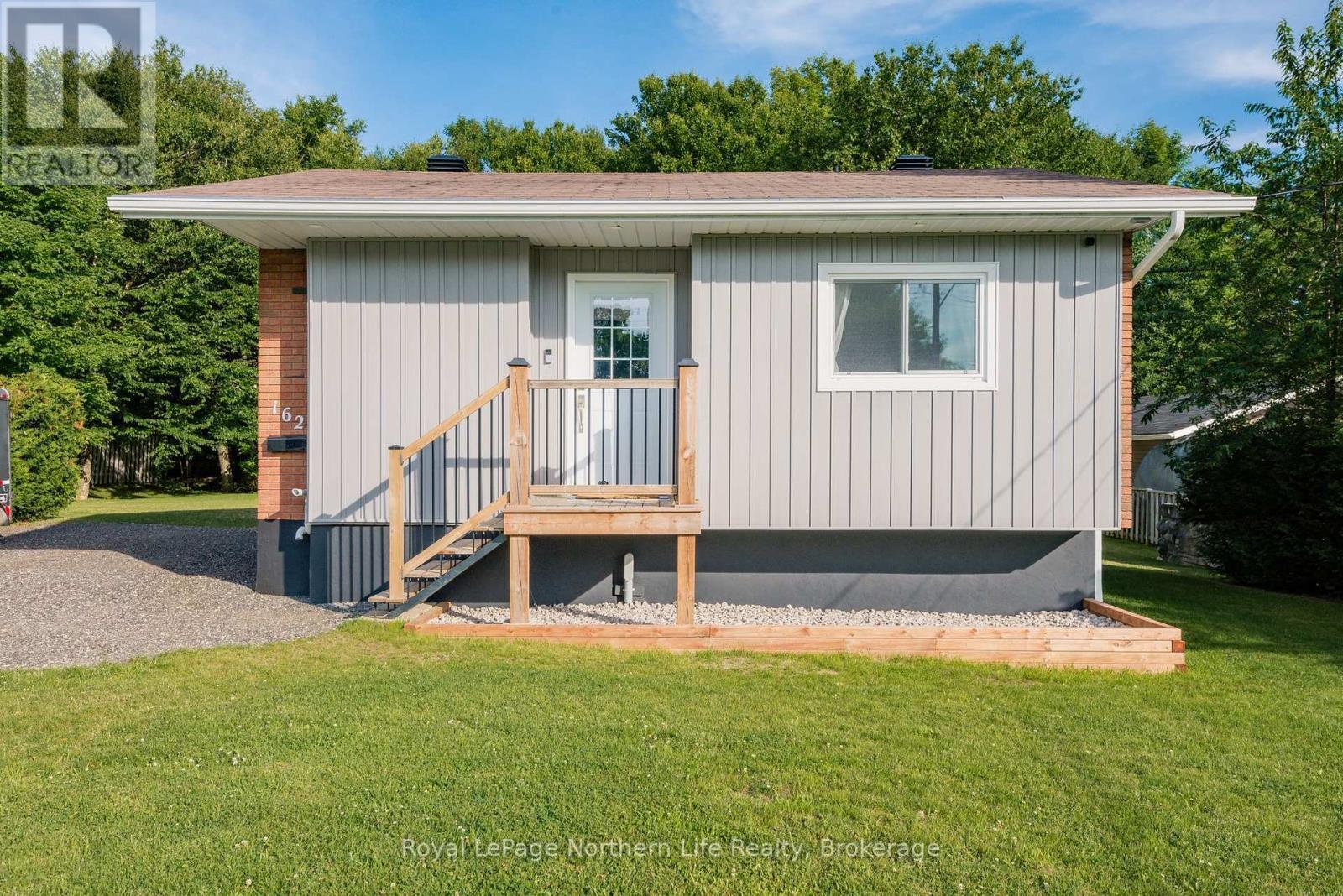Property Photo: 162 Francis Avenue ON P1C 1B2