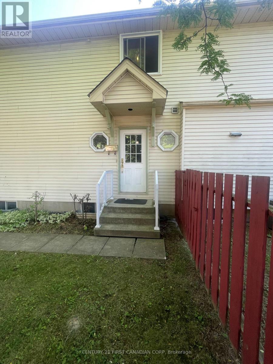 Property Photo:  101 Southcott Court  ON N6G 4Y6 