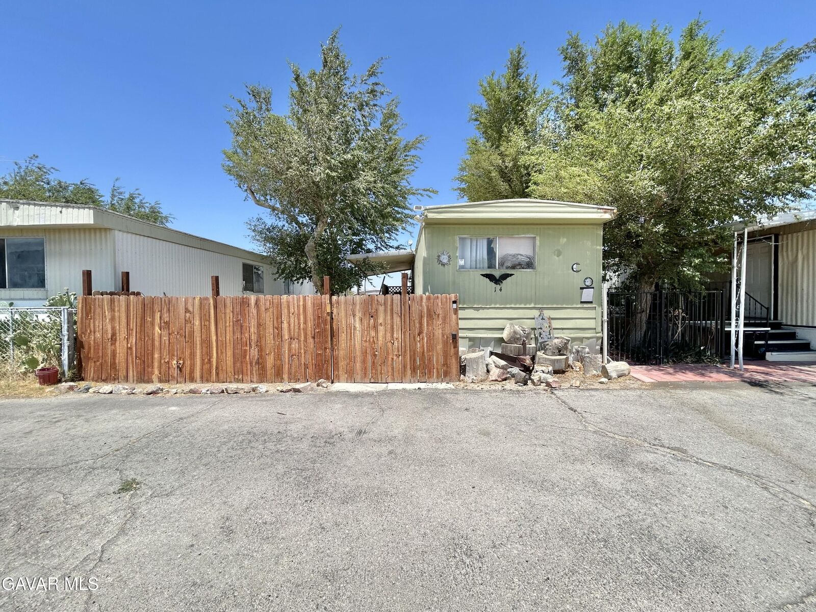 Property Photo:  470 20th Street West 14  CA 93560 