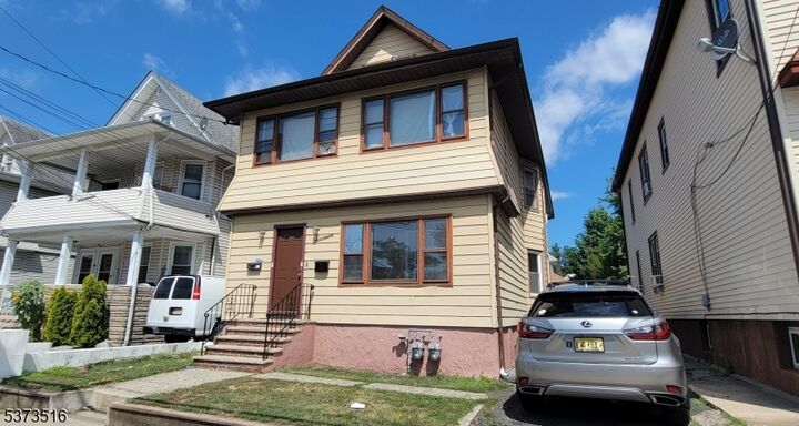 16 Van Cleve Ave 1  Clifton City NJ 07011 photo