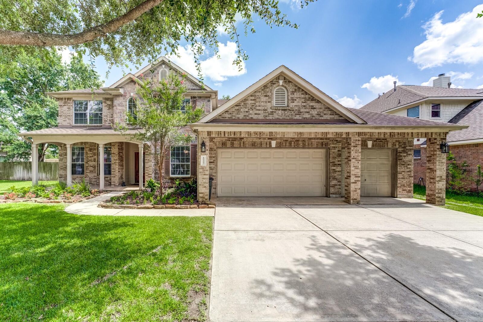 Property Photo: 10407 Middlerose Lane TX 77070