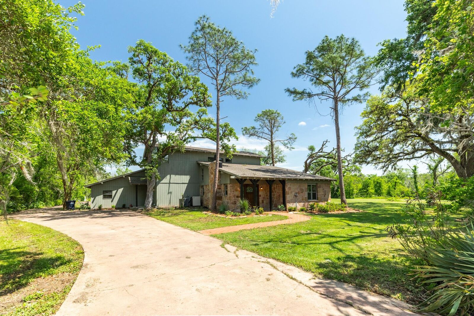 Property Photo:  3328 County Road 245  TX 77422 
