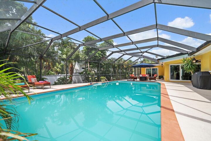 Property Photo: 252 S Garden Circle FL 33756